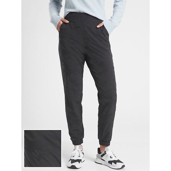 🍒 GUC- ATHLETA Brooklyn Jogger Black Camo Lined Size 6 Stretch Comfy‎ Pockets - Picture 1 of 12